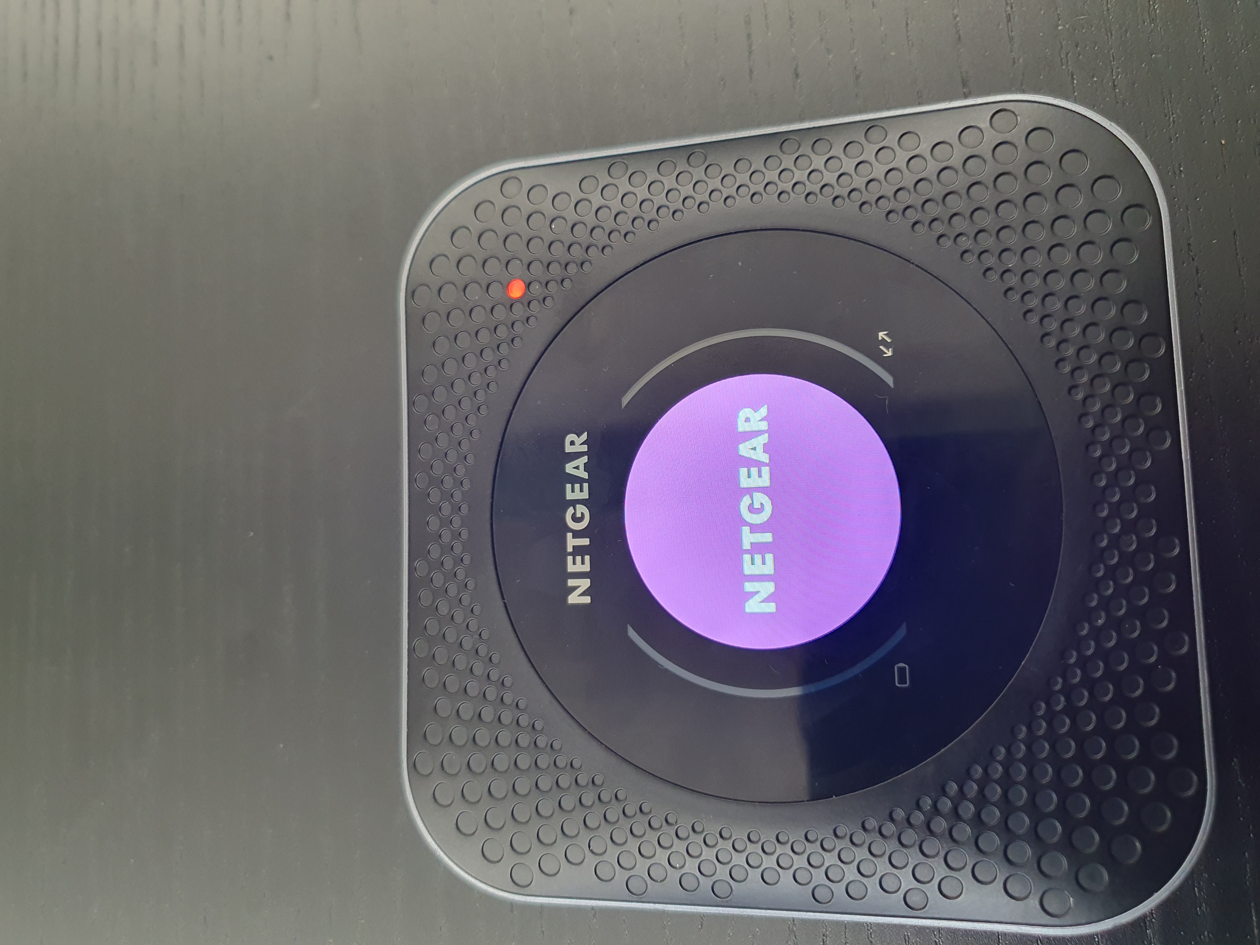 NETGEAR M1 display showing data usage screen