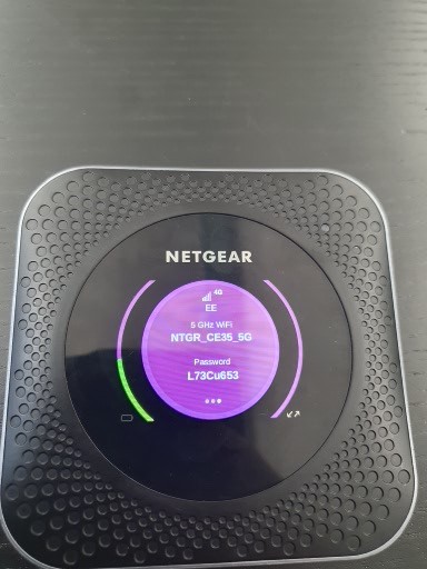 NETGEAR M1 additional display screen